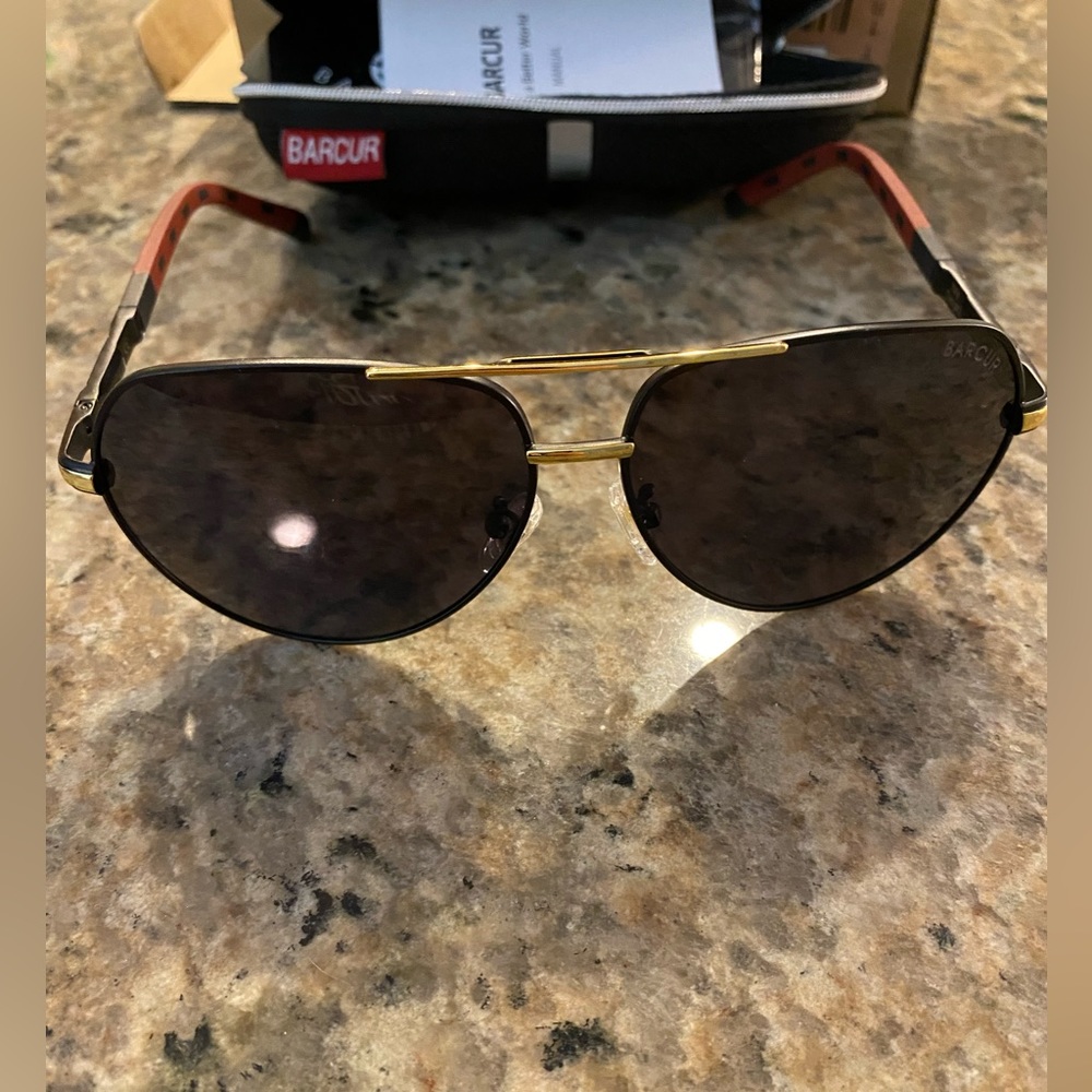 Barcur unisex sunglasses with case. Aviator model with gold trim